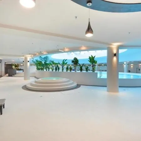 Apartment Hanza Tower Lux Jacusi & Sauna & Pool